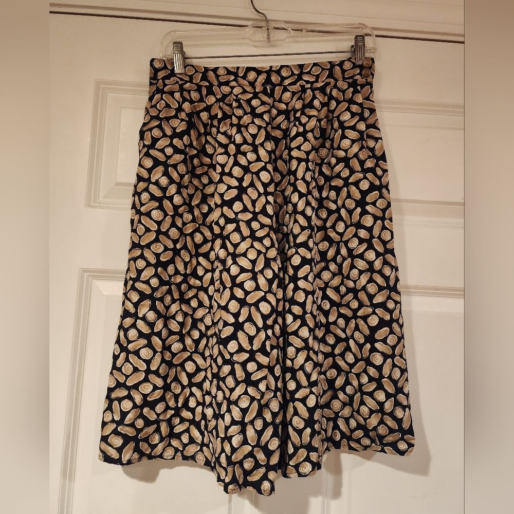 Kathie Lee vintage black and tan patterned flowey shorts Size 10